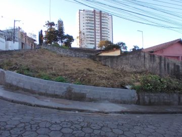TERRENO NO CENTRO DE ARUJA